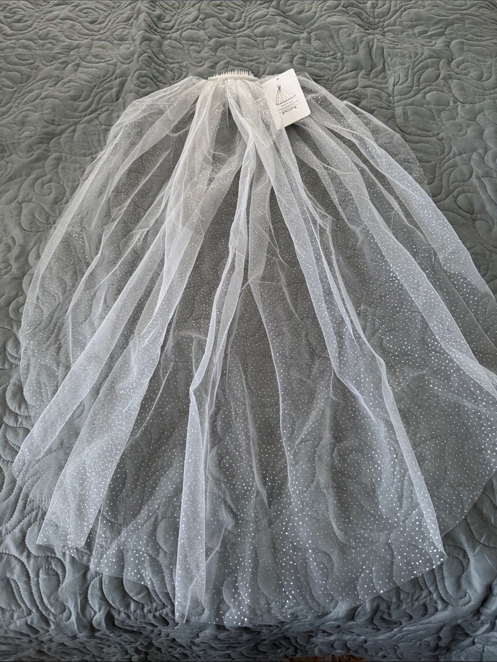 NWT White Sparkle Bridal Veil with Comb
